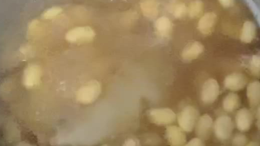 正在煮黄豆